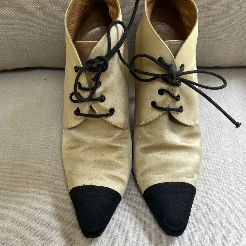 Chic Cream and Black Satin Ankle Boots Size 6.5 - Picture 3 of 5
